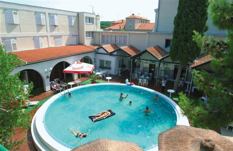Vikend na moru, Hotel Borovnik***, Tisno
