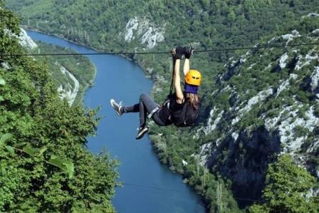 Tri sata zip-line avanture u Omišu