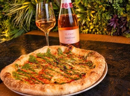 Vino uz pizzu: Autorske kreacije i vinski klasici u Mrs. Foggu