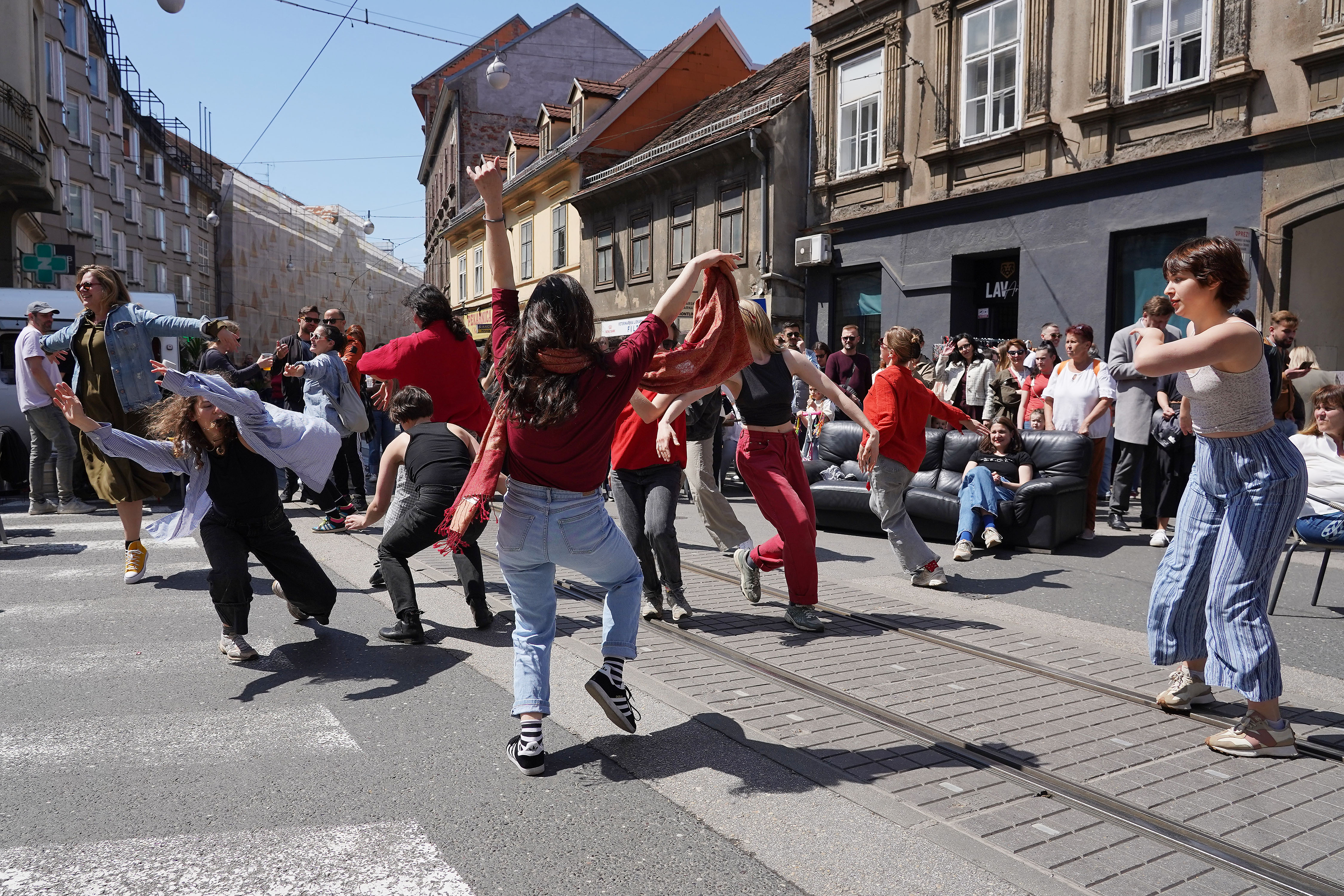 Akcije – festivala Q’ART: CONNECT IN DANCE na  Ilici,  nedjelju, 26. travnja...